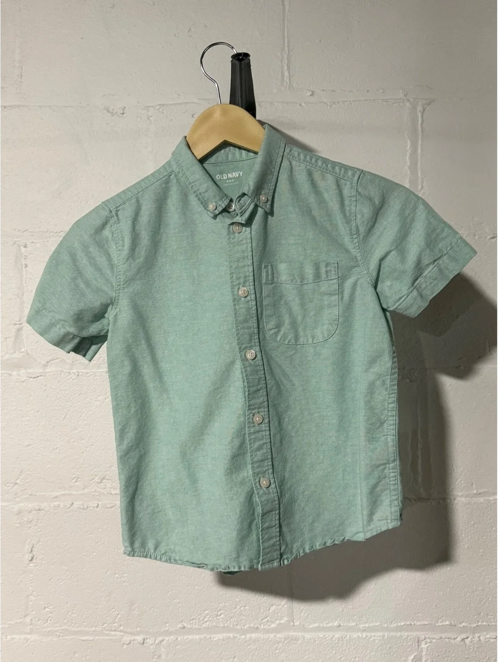 Old navy size small 6/7 boys youth kids light blue short sleeve button-up shirt